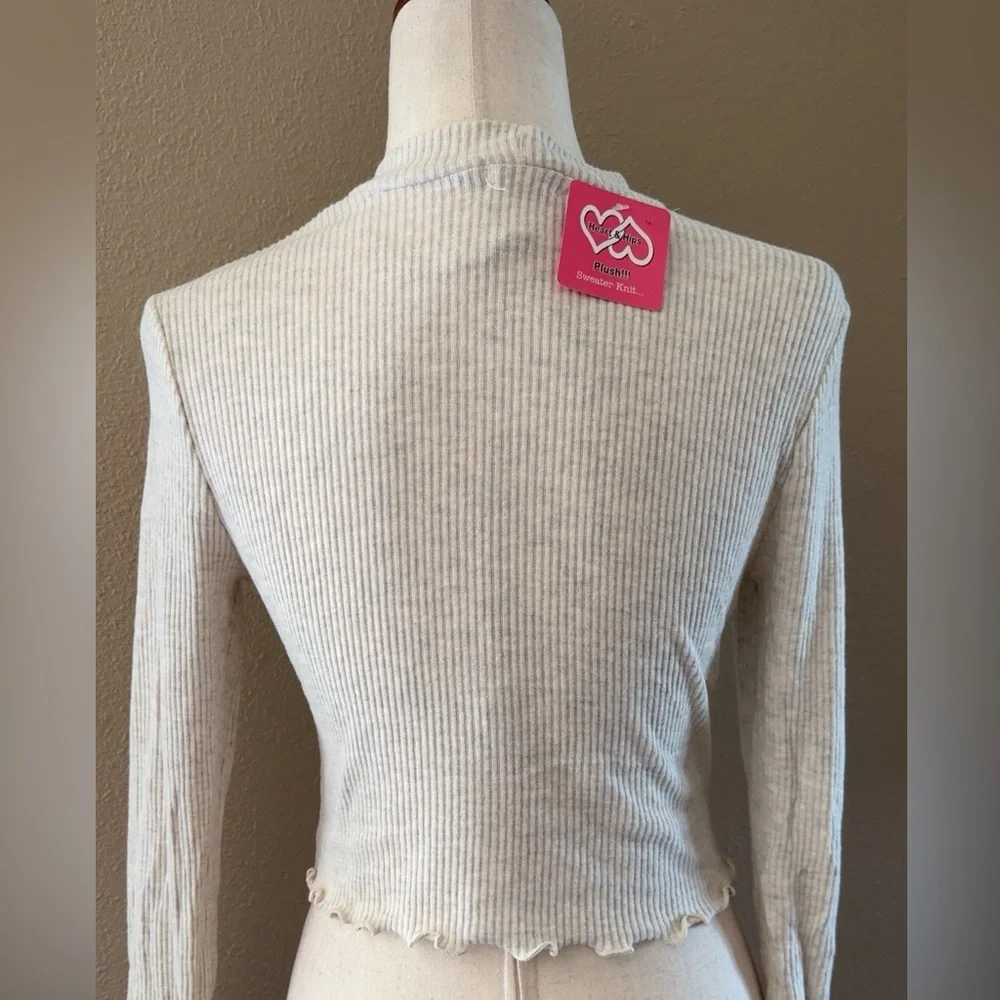 Ribbed crop long sleeve top